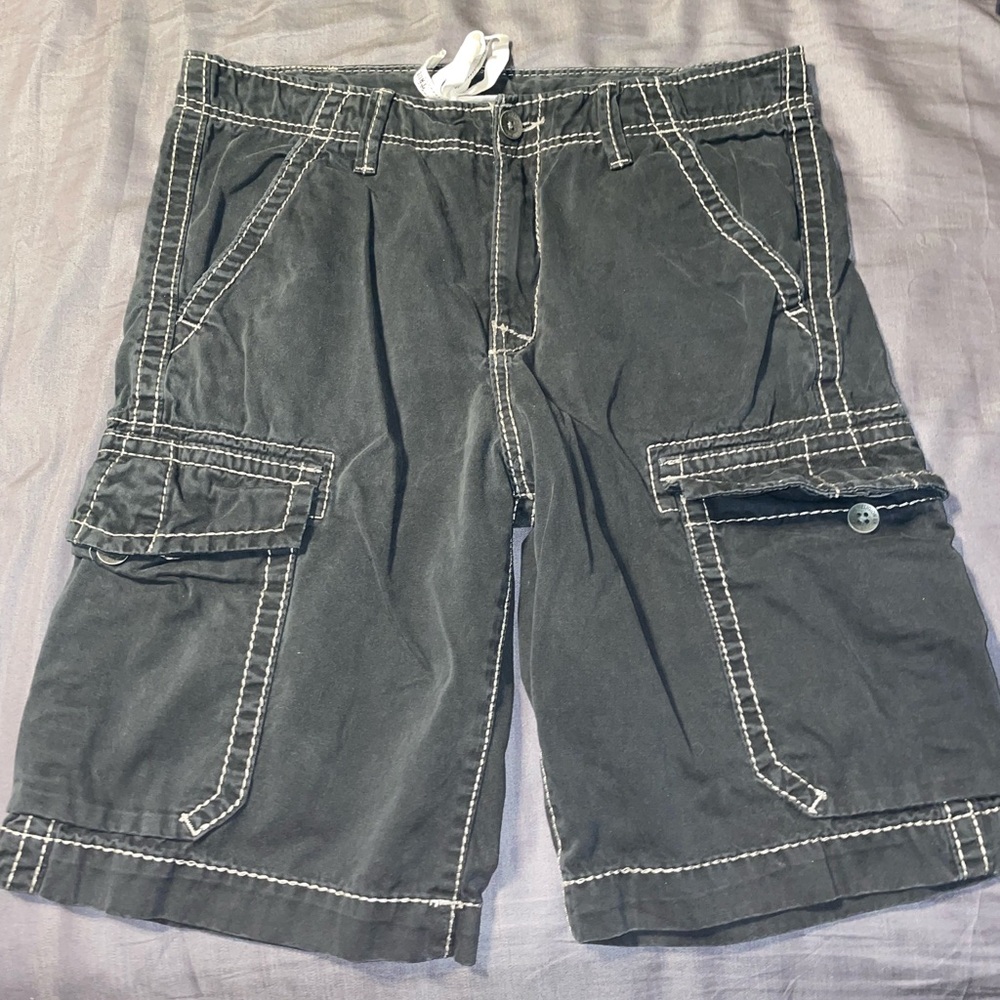 Size 33 true religion cargo shorts worn a few times